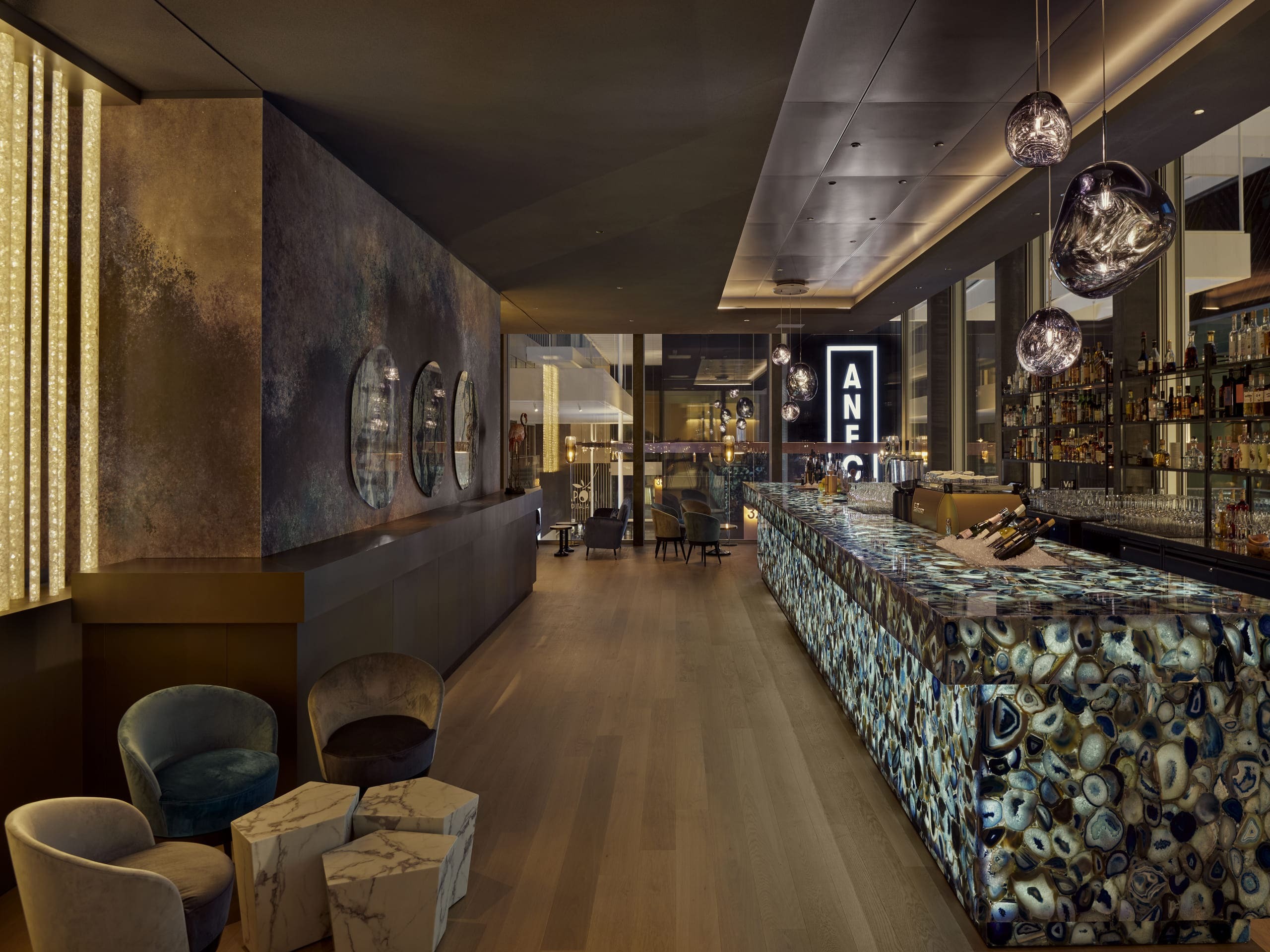 Bar Iris