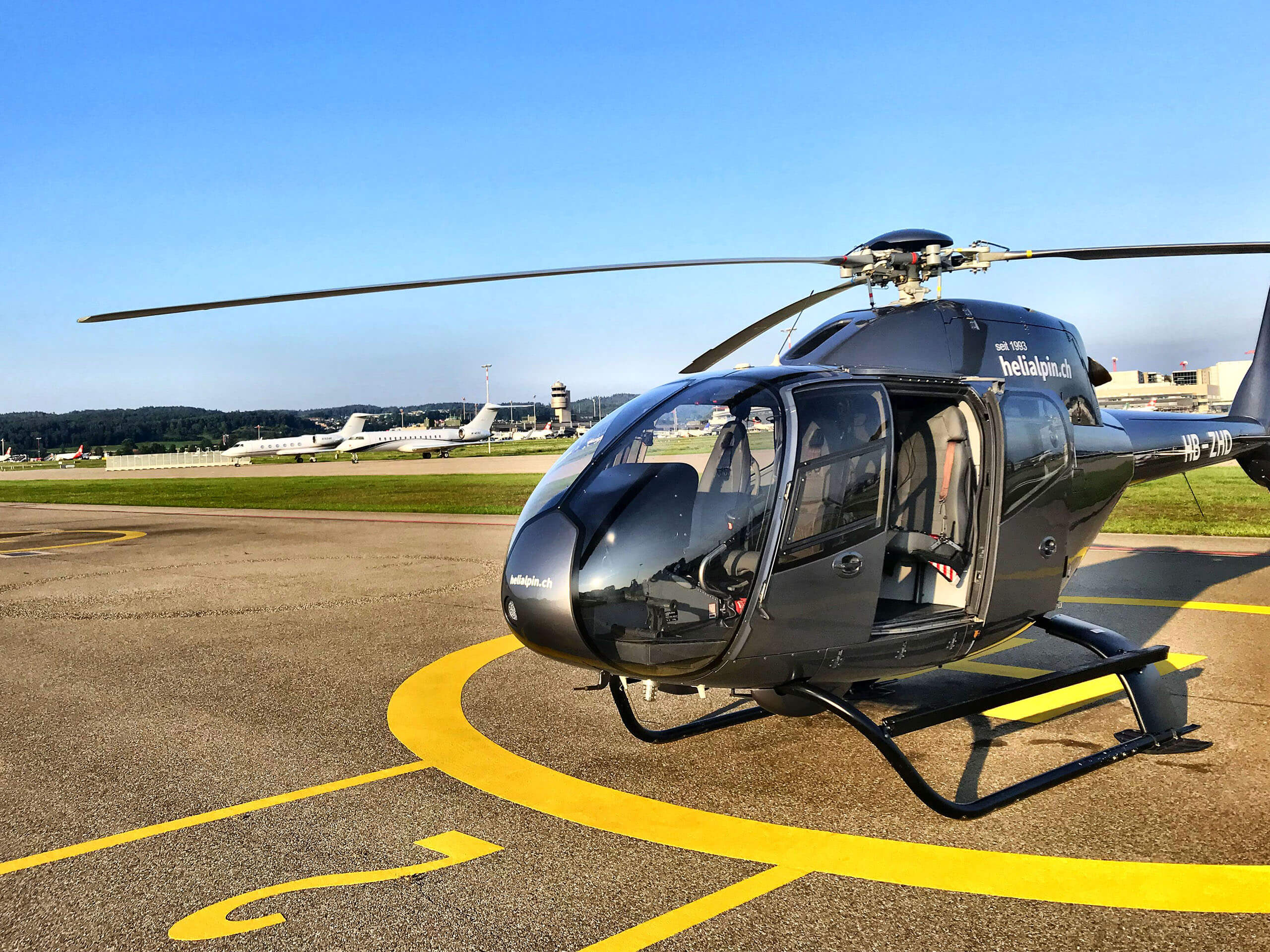 Helikopter am Flughafen Zürich