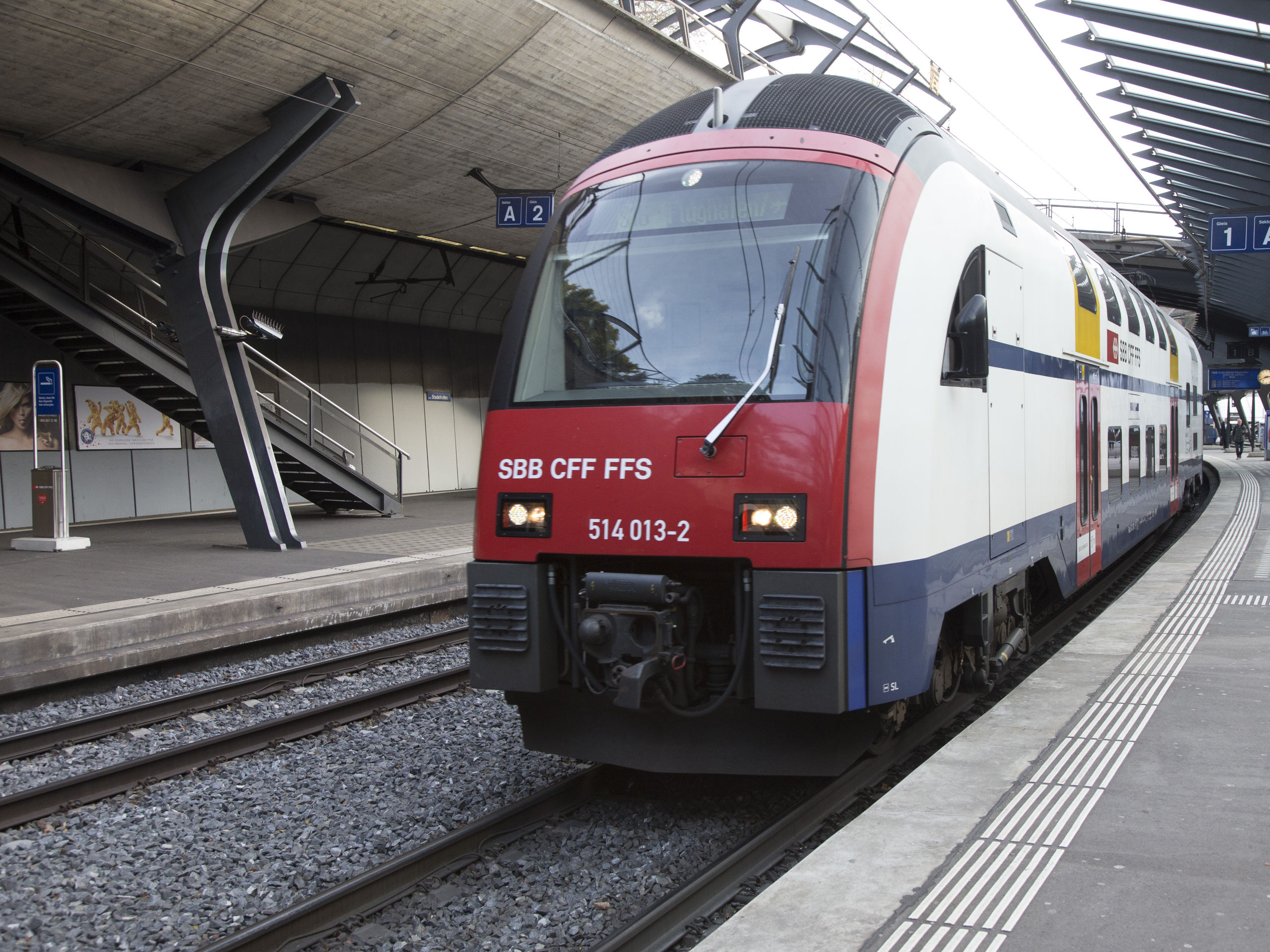 Train tram bus Flughafen Zuerich