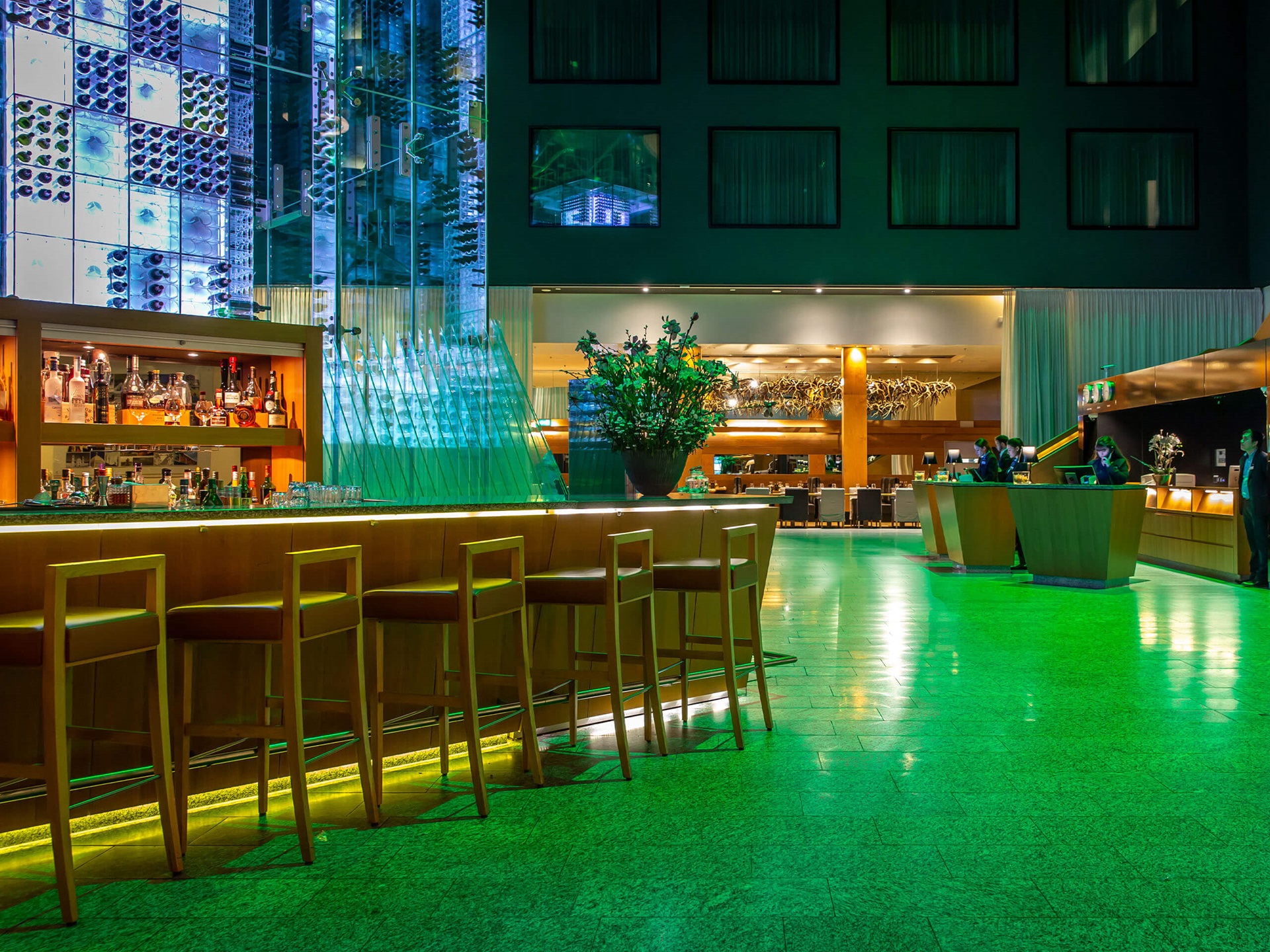 Wine Tower Bar Flughafen Zuerich